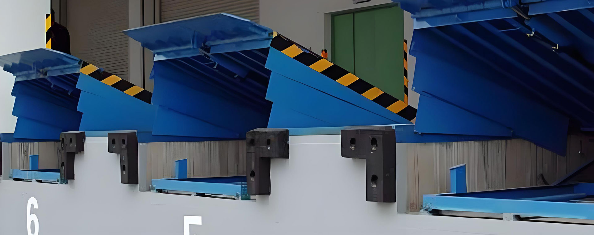 固定式登車(chē)橋、移動(dòng)式登車(chē)橋